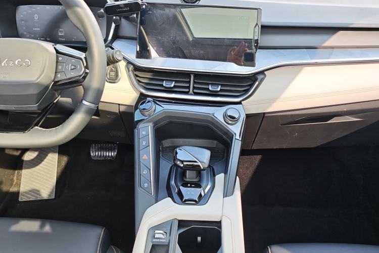 Used Lynk & Co 06 EM-P 2020 PHEV Plus Interior 4