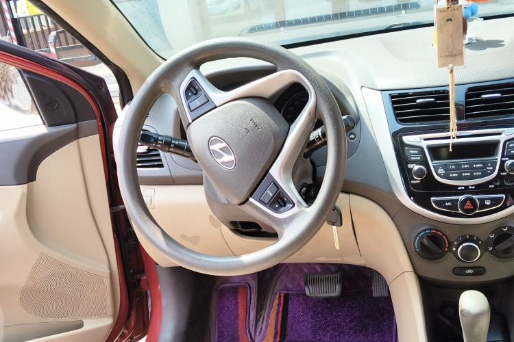 Used Hyundai Verna (older generation) 2011 Hatchback 1.4L Automatic Luxury GLS Model Steering Wheel