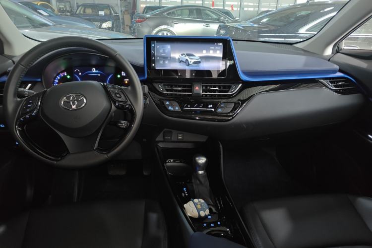 Used Toyota C-HR 2023 2.0L Luxury Edition Center Console