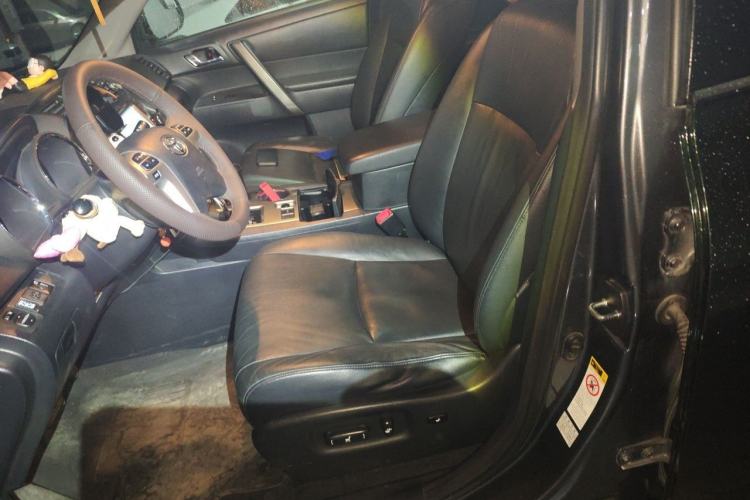 Used Toyota Highlander 2012 2.7L Two-Wheel Drive 7-Seater Luxury Edition
