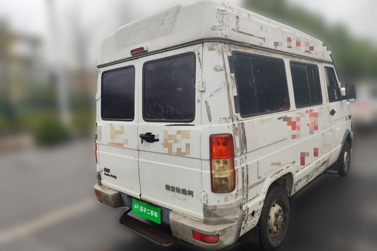 Used Iveco Daily 2009 2.5T-A35 7-Seater
