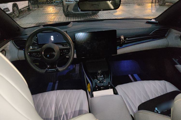 Used BYD Seal 2022 700 km Long-Range Rear-Wheel-Drive Version Center Console