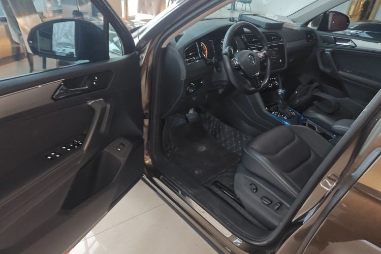 Used Volkswagen Tiguan L 2020 330TSI Automatic Two-Wheel Drive Smart Luxury Edition China VI Standard
