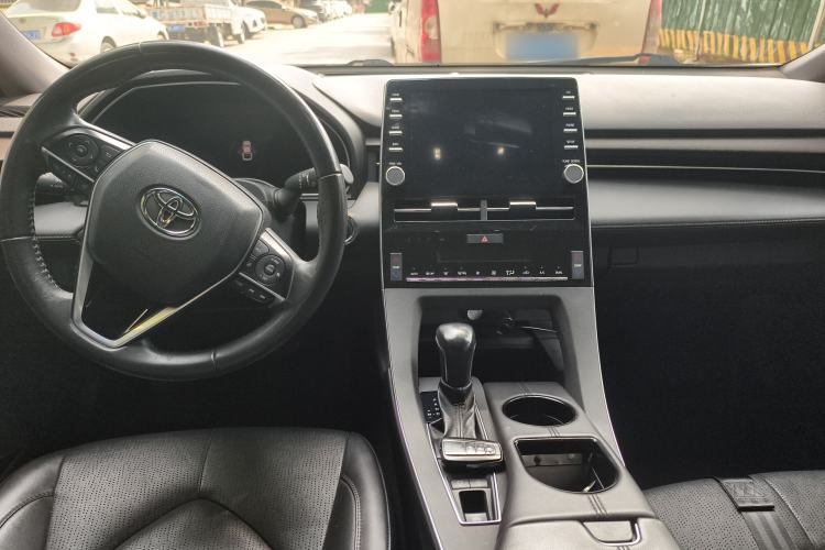 Used Toyota Avalon 2019 2.0L Luxury Edition China VI Standard Center Console