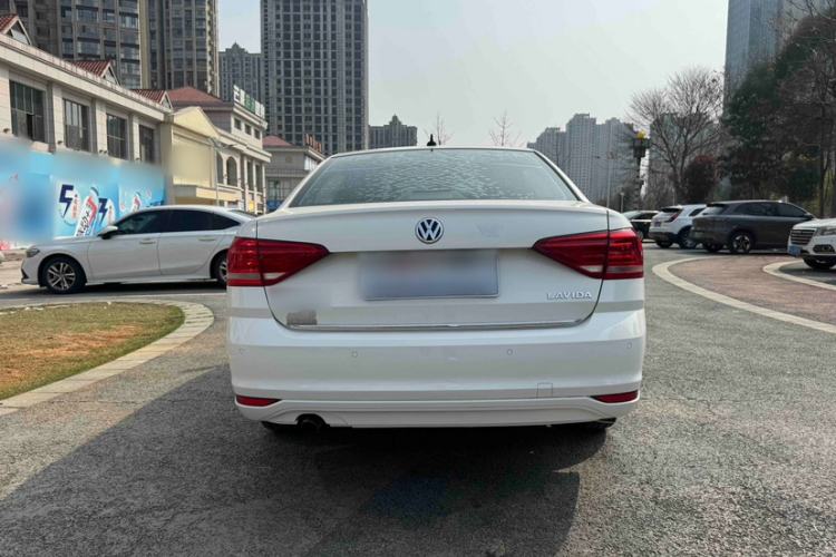 Used Volkswagen Lavida 2015 1.6L Manual Comfort Edition Exterior 4