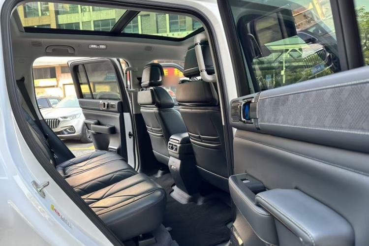 Used Formula Leopard Leopard 5 2023 Navigator Edition