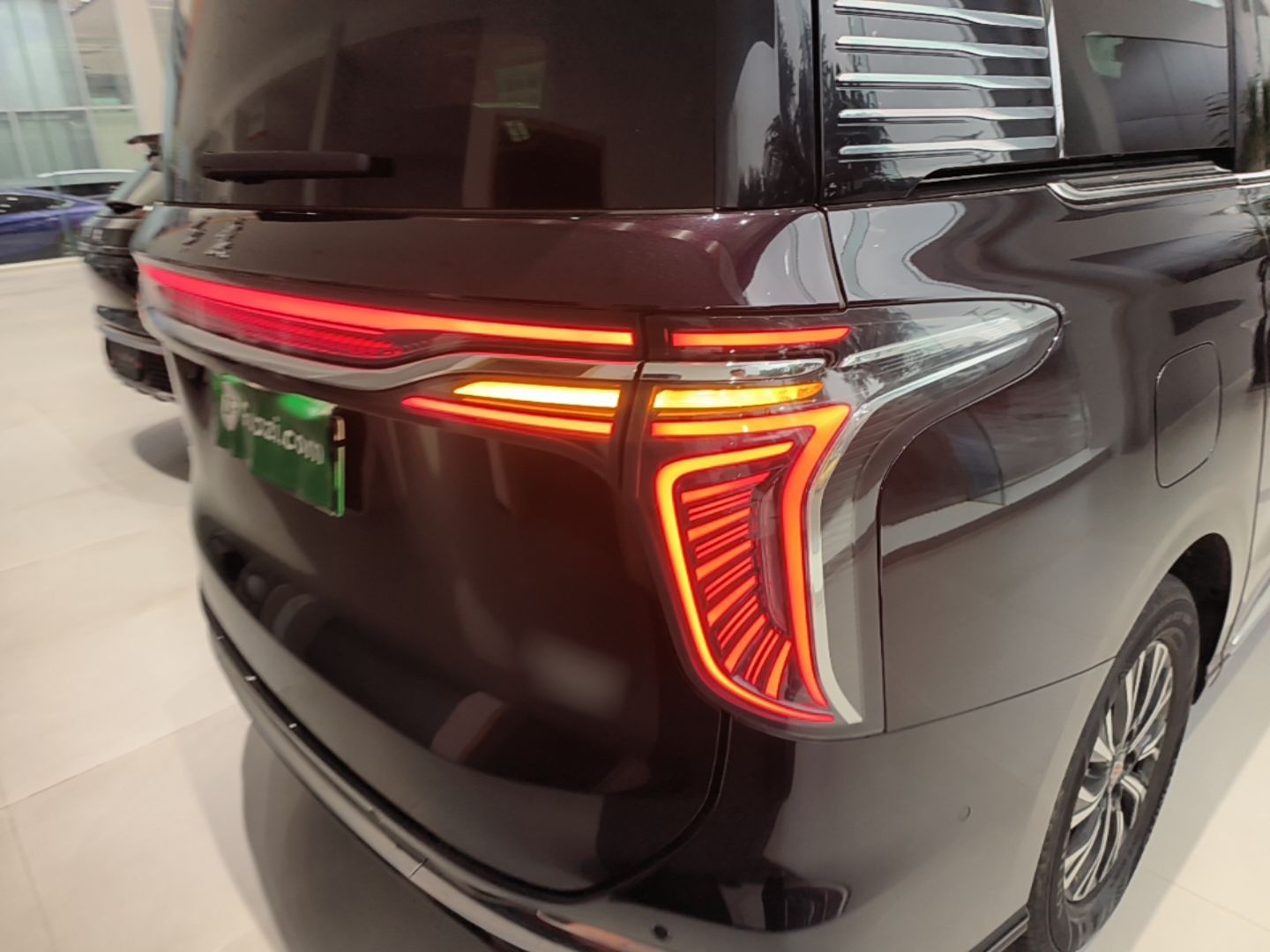Hongqi HQ9 PHEV 2024 2.0T Four-Wheel Drive Luxury Edition — снимка 9