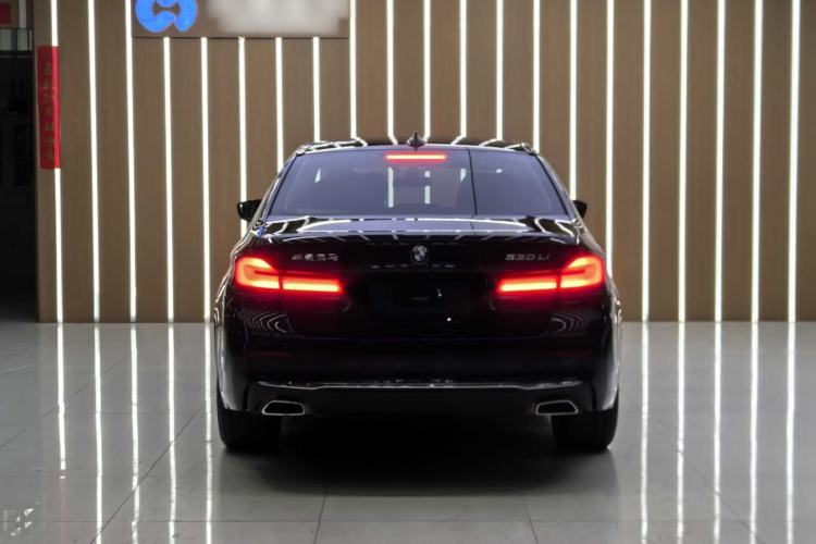 Used BMW 5 Series 2022 Second Facelift 530Li Luxury Edition Premium Package
