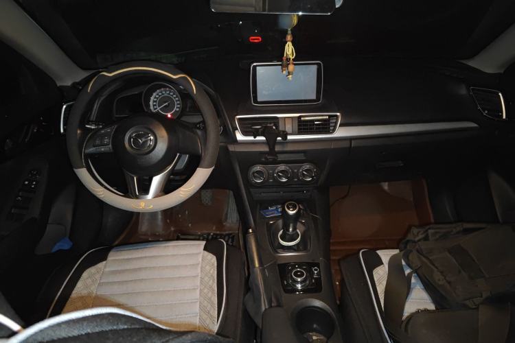 Used Mazda 3 Axela 2014 Sedan 1.5L Manual Comfort Model Center Console