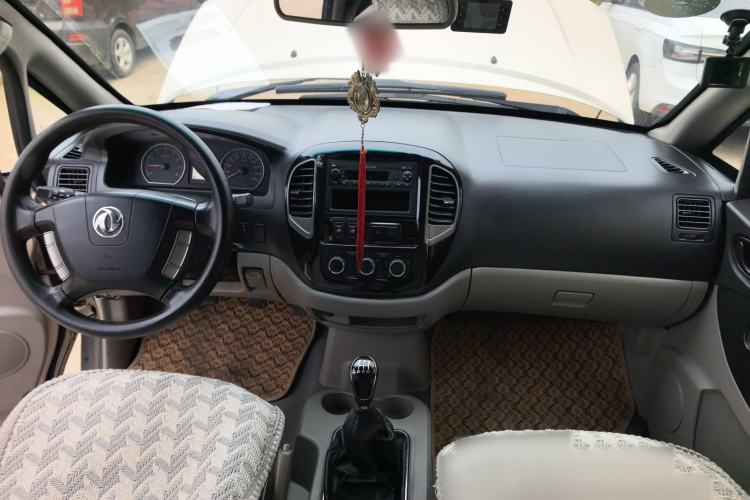 Used FORTHING Lingzhi 2017 M3L 1.6L 7-Seater Comfort Model Center Console