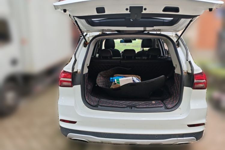 Used Roewe RX5 2016 20T Two-Wheel Drive Automatic Flagship Edition Trunk