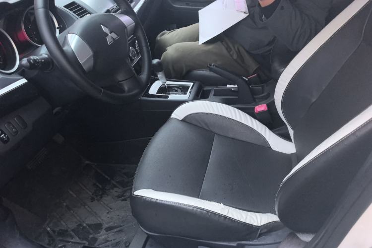 Used Mitsubishi Lancer EX 2016 1.8L CVT Black-and-White Retro Edition