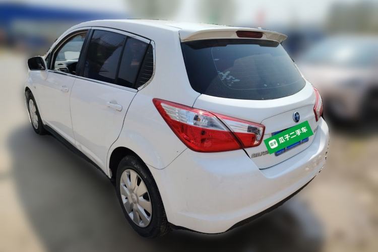 Used Venucia R50 2015 1.6L Manual Fashion Edition
