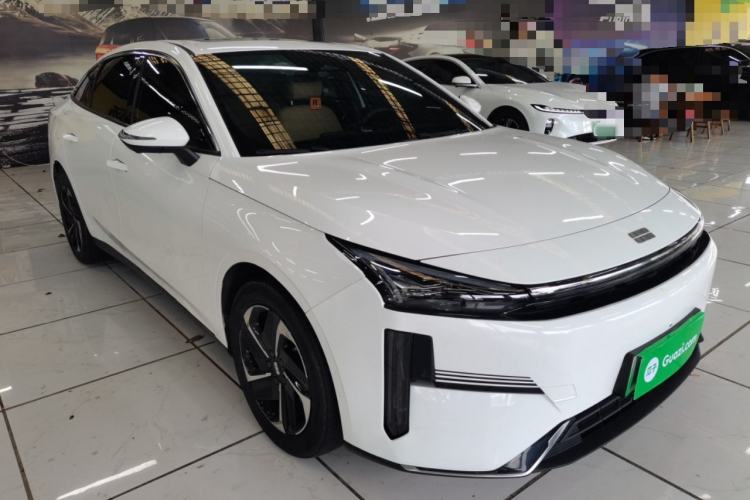 Used Geely Galaxy L6 2024 125km PLUS Dragon Edition Front Right 45 Deg