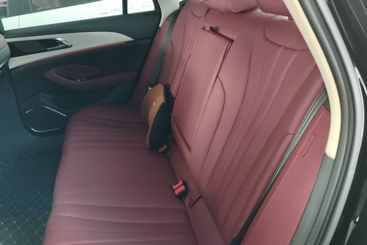 Used Hongqi H5 2025 2.0T Automatic Flag Edition – 500 000 Units Commemorative Version
