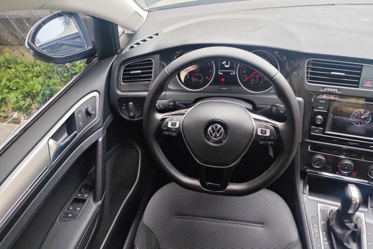 Used Volkswagen Golf 2018 230TSI Automatic Comfort Model
