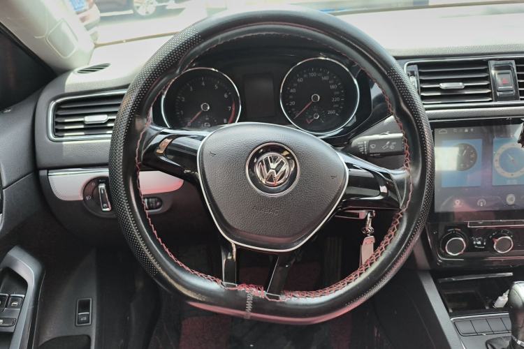 Used Volkswagen Sagitar 2015 230TSI Automatic Comfort Version
