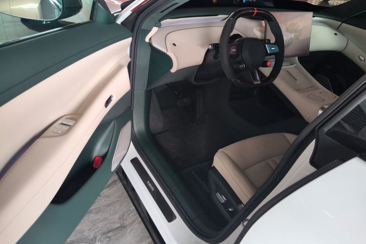 Used Xiaomi Auto YU7 2025 Ultra-Long Range High-Performance All-Wheel-Drive Max Edition Driver Seat