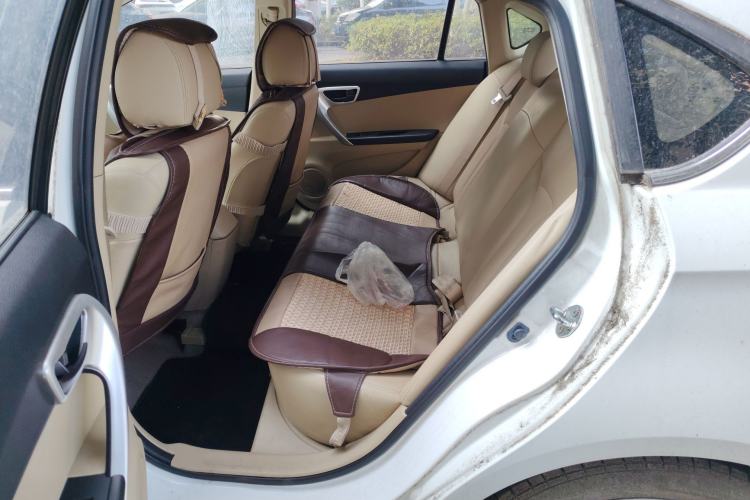 Used Soueast V6 Lingshi 2014 1.5L Manual Luxury Edition for Women