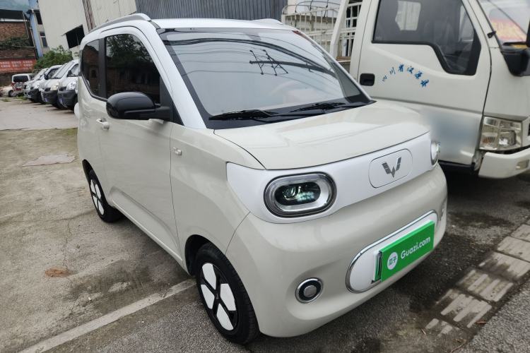 Used Wuling Hongguang MINIEV 2024 3rd Generation 215km Advanced Version Front Right 45 Deg