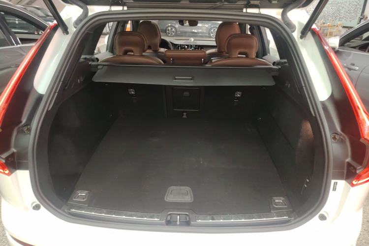 Used Volvo XC60 New Energy 2024 T8 Plug-in Hybrid Long-Range All-Wheel Drive Smart Luxury Edition Trunk