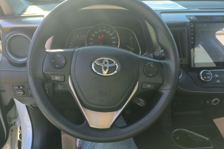 Used Toyota RAV4 2016 2.0L CVT Two-Wheel Drive Fashion Edition China V Standard