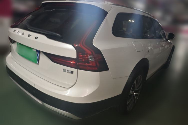 Used Volvo V90 2023 Cross Country B5 AWD Smart Range Edition

