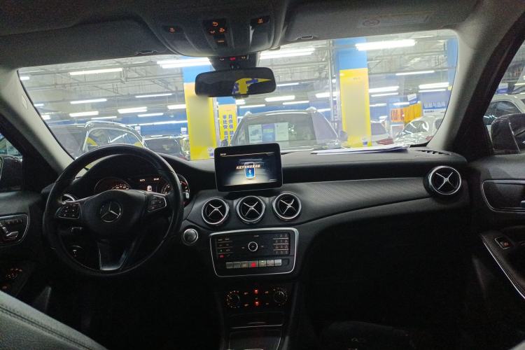 Used Mercedes-Benz GLA 2018 GLA 200 Fashion Model Center Console