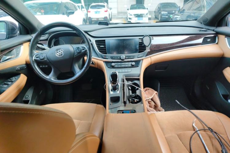 Used Buick LaCrosse 2018 28T Luxury Model Center Console