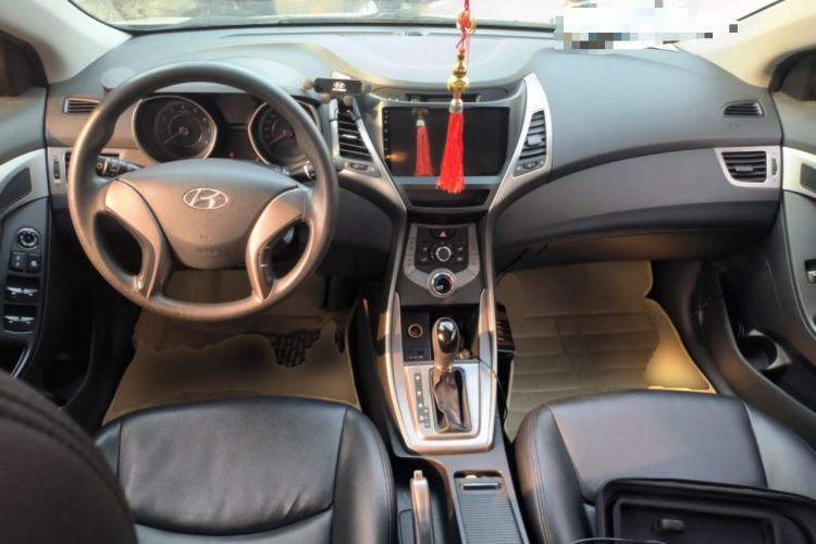 Used Hyundai Elantra (5th Generation / Langdong) 2012 1.6L Automatic Fashion Edition Center Console