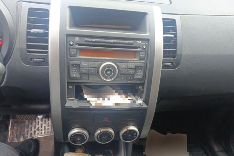 Used Nissan X-Trail 2012 2.5L CVT Luxury Edition 4WD Center Console