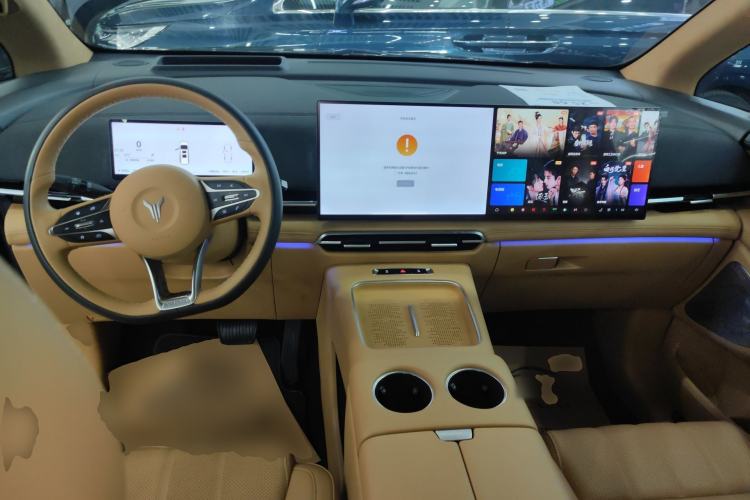 Used VOYAH Dream 2025 PHEV Four-Wheel-Drive Flagship Kunpeng Edition Center Console