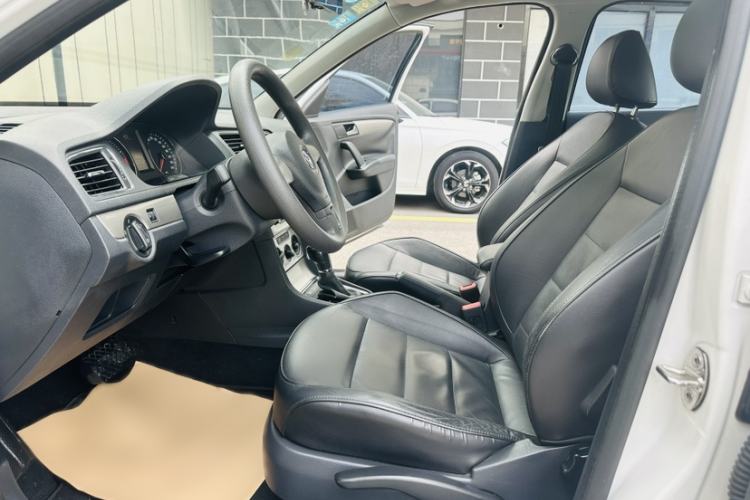 Used Volkswagen Lavida 2013 Restyled Classic 1.6L Automatic Comfort Edition Interior 4