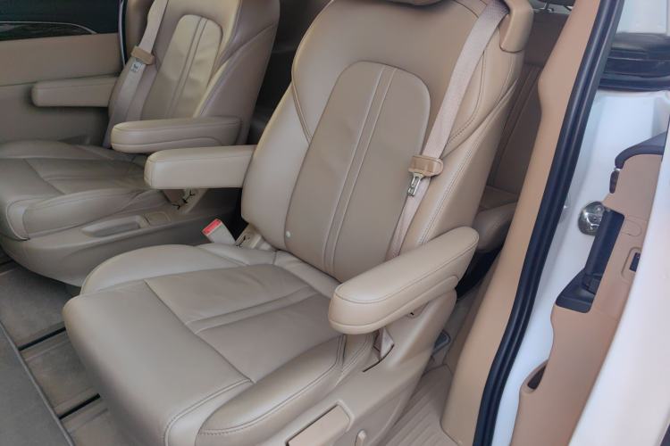 Used Buick GL8 2017 ES 28T Premium Version China V Standard Interior 4