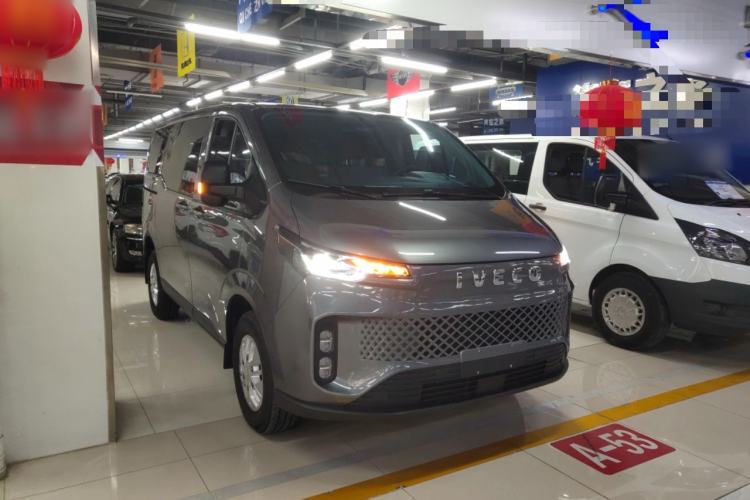 Used Iveco Fidato 2023 C30 Passenger Van 2.0T 110kW Automatic Xingtu Version Low Roof