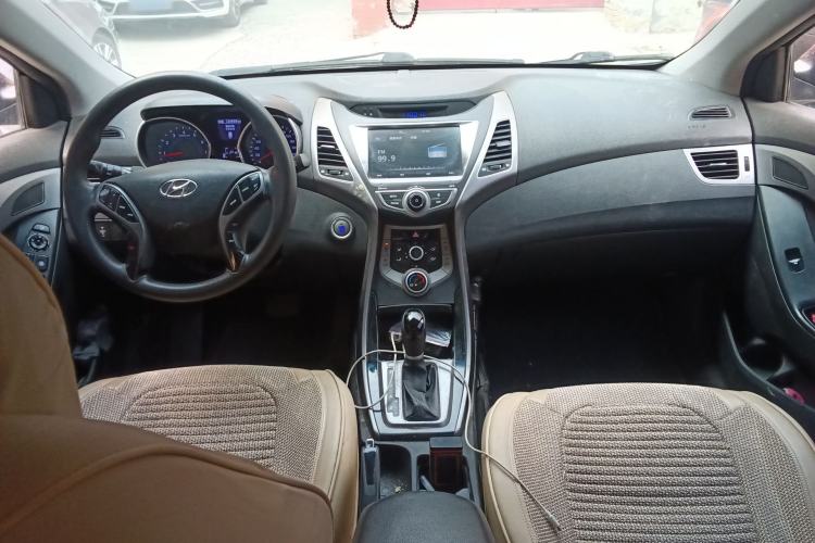 Used Hyundai Elantra (5th Generation / Langdong) 2016 1.6L Automatic Prestige Model Center Console