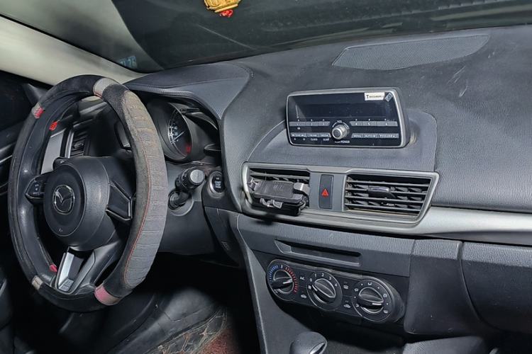 Used Mazda 3 Axela 2017 Hatchback 1.5L Automatic Comfort Model Emission Standard China V
