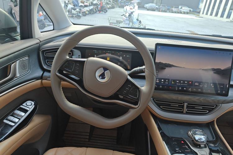 Used Denza D9 2022 DM-i 945 Luxury Model