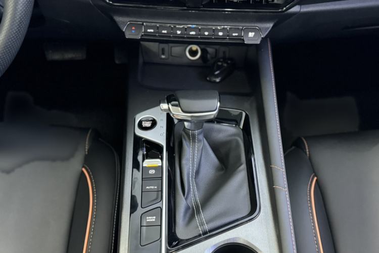 Used CHANGAN OSHAN X7 PLUS 2022 1.5T Blue Whale Edition Automatic Prestige Version Gear Lever