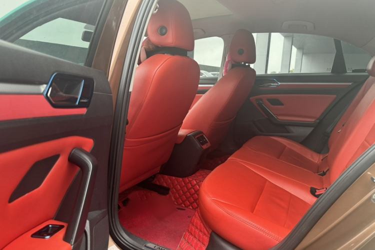 Used Volkswagen Lamando 2017 230TSI DSG Fashion Edition
