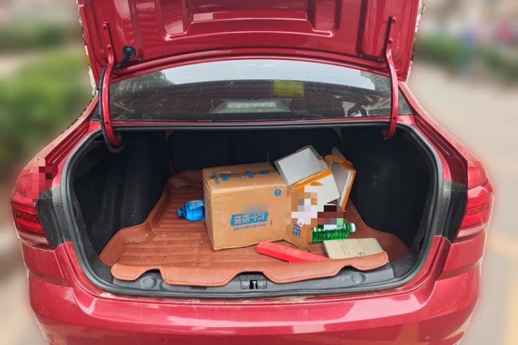 Used Volkswagen Lavida 2015 1.6L Automatic Luxury Edition Trunk