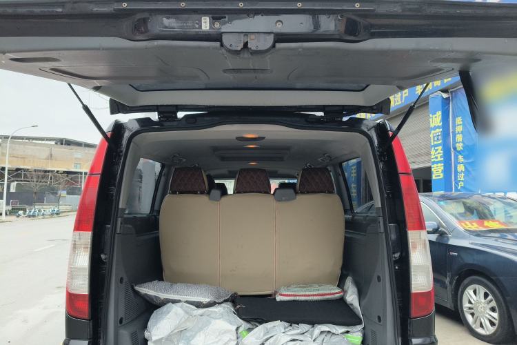Used Mercedes-Benz Vito 2011 2.5L 7-seater executive version Trunk
