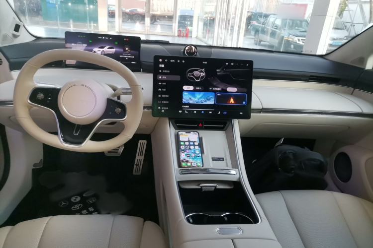 Used Hima Luxeed S7 2025 855 km Max
