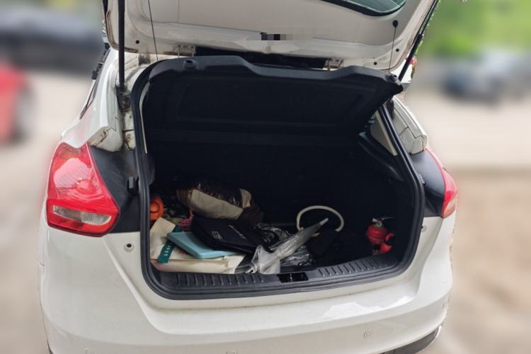 Used Ford Focus 2018 Hatchback Classic 1.6L Automatic Trendy SmartDrive Edition Trunk