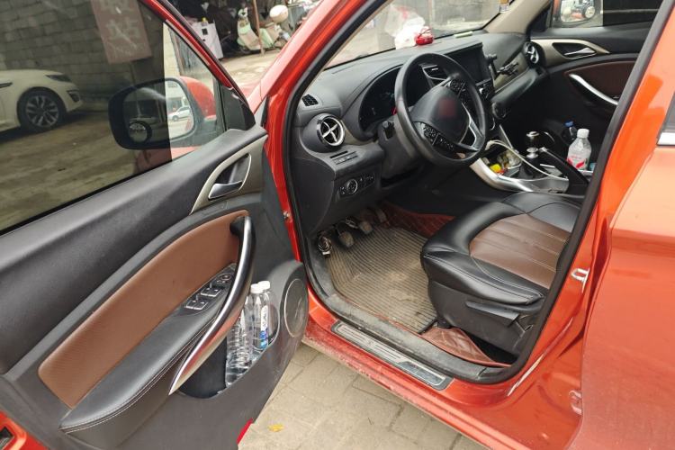 Used BYD Song 2017 Gaishi Upgrade Edition 1.5TI Manual Elite Model
