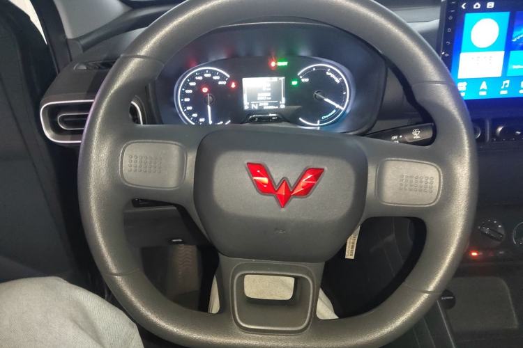 Used Wuling Hongguang New Energy 2025 Extended-Range Hybrid 50 km Utility Version Steering Wheel