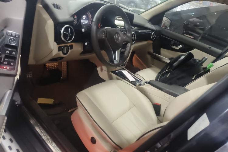 Used Mercedes-Benz GLK-Class 2013 Facelift GLK 300 4MATIC Luxury Edition Left Front Seat