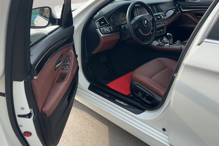 Used BMW 5 Series 2014 525Li Leading Model
