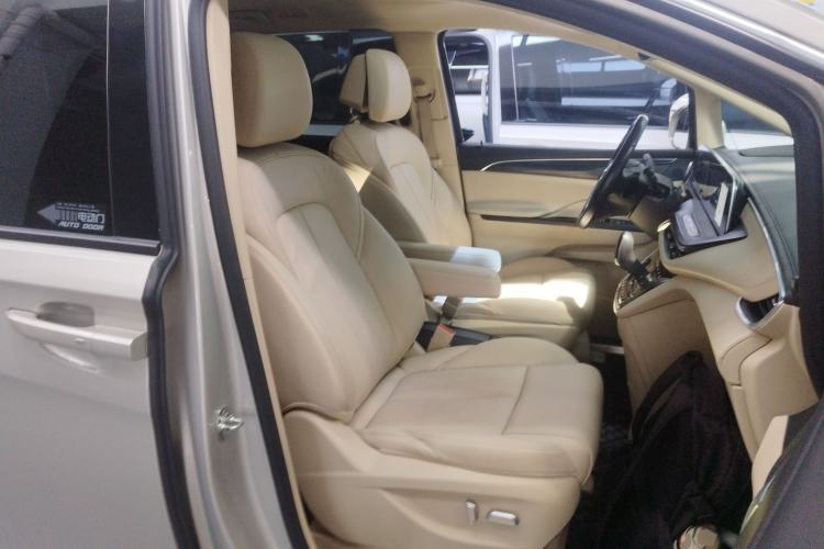 Used Buick GL8 2022 ES Landtrek 653T Luxury Edition