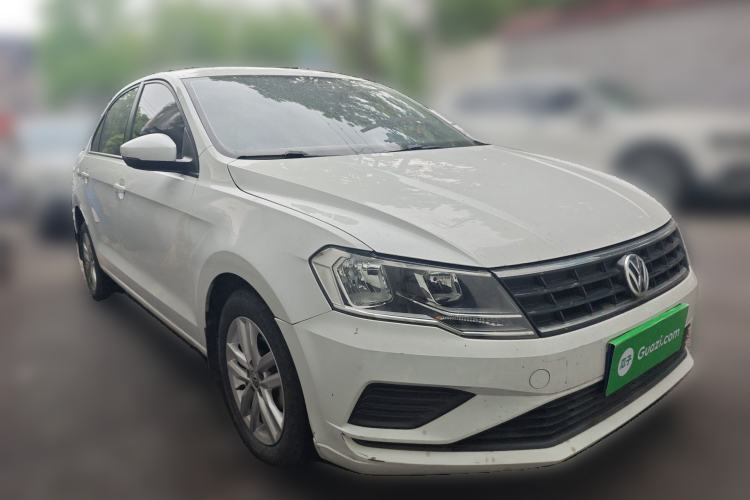 Used Volkswagen Jetta 2019 Dream Edition 1.4L Manual Fashion Version Front Right 45 Deg